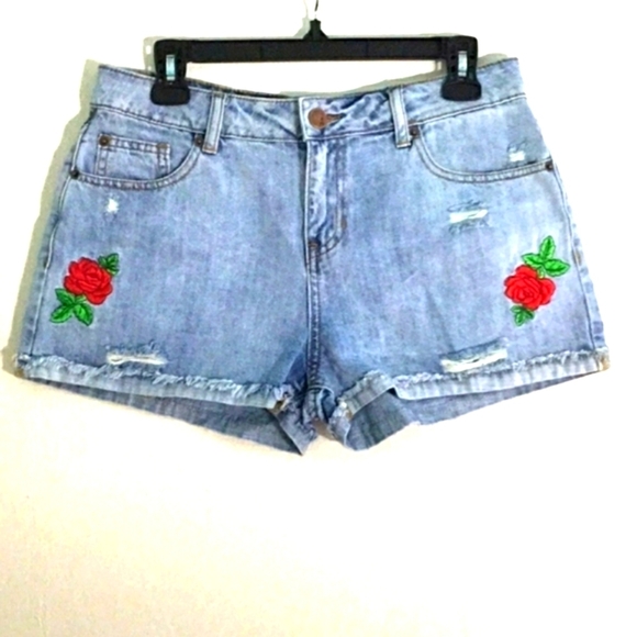 Ashley Mason Roll Cuff Denim Embroidered Shorts Size 28 - Picture 2 of 9